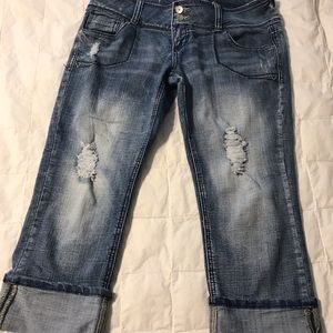 Almost Famous denim capris